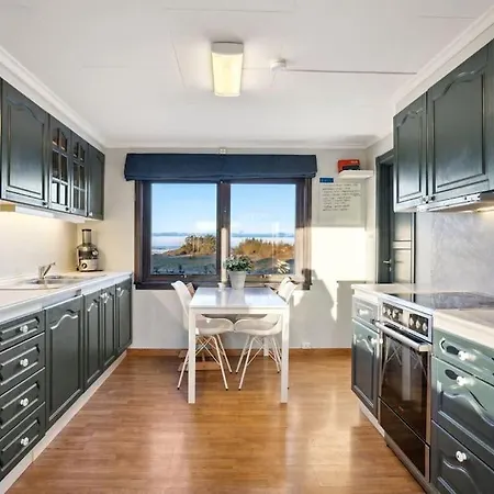 Island Getaway: Sea And Mountain Views Ferienhaus *