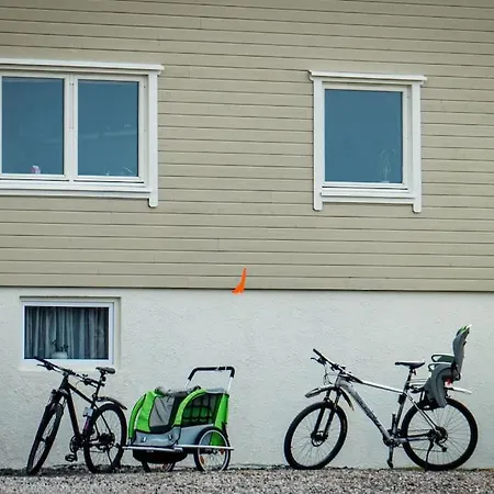 Island Getaway: Sea And Mountain Views Ålesund