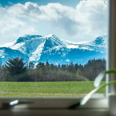 Island Getaway: Sea And Mountain Views Ålesund