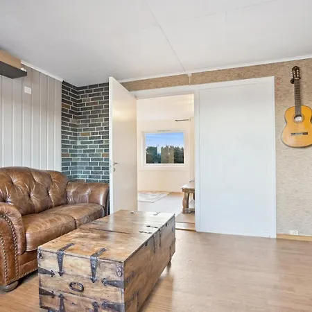 Ferienhaus Island Getaway: Sea And Mountain Views *