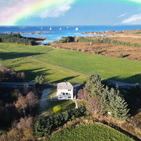 Island Getaway: Sea And Mountain Views